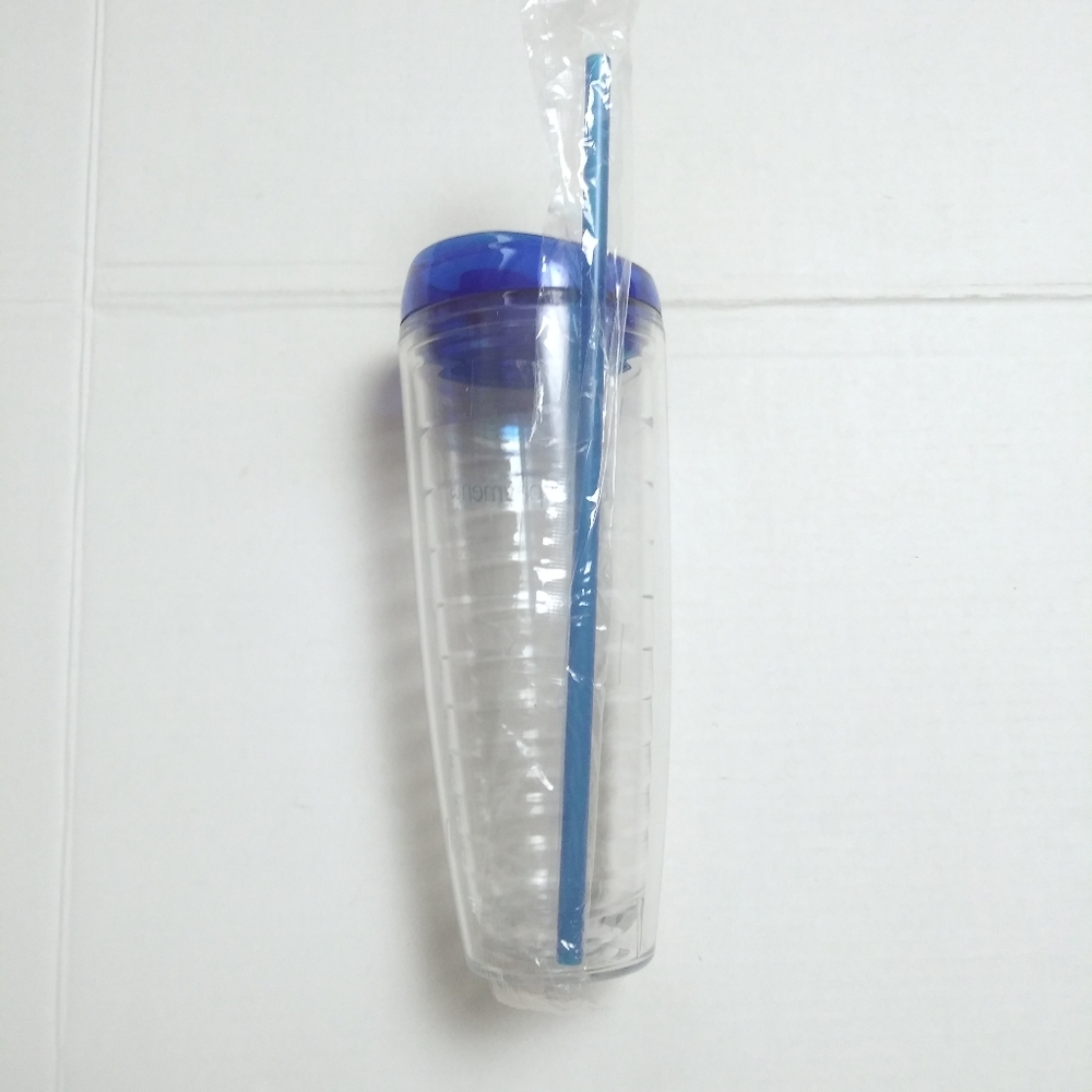 Tumbler 26 Oz Clear/Blue Lid Hot & Cold Drinks